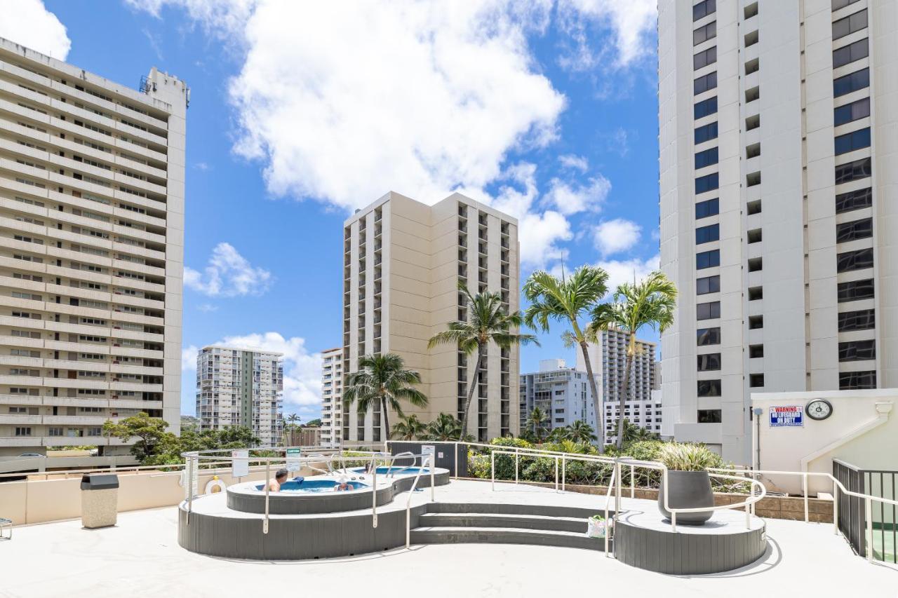 Beautiful 1Br, Steps To Waikiki Beach And Parking 호놀룰루 외부 사진