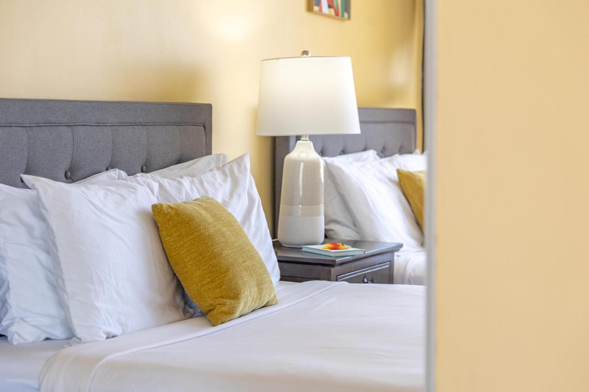 Beautiful 1Br, Steps To Waikiki Beach And Parking 호놀룰루 외부 사진